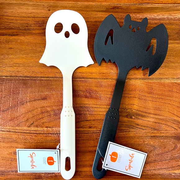 Target🎯 2ct Halloween Ghost & Bat Spatulas - Picture 1 of 1